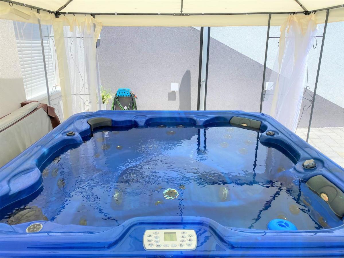 Lux Apartment Sea Shell With Jacuzzi Makarska Bagian luar foto