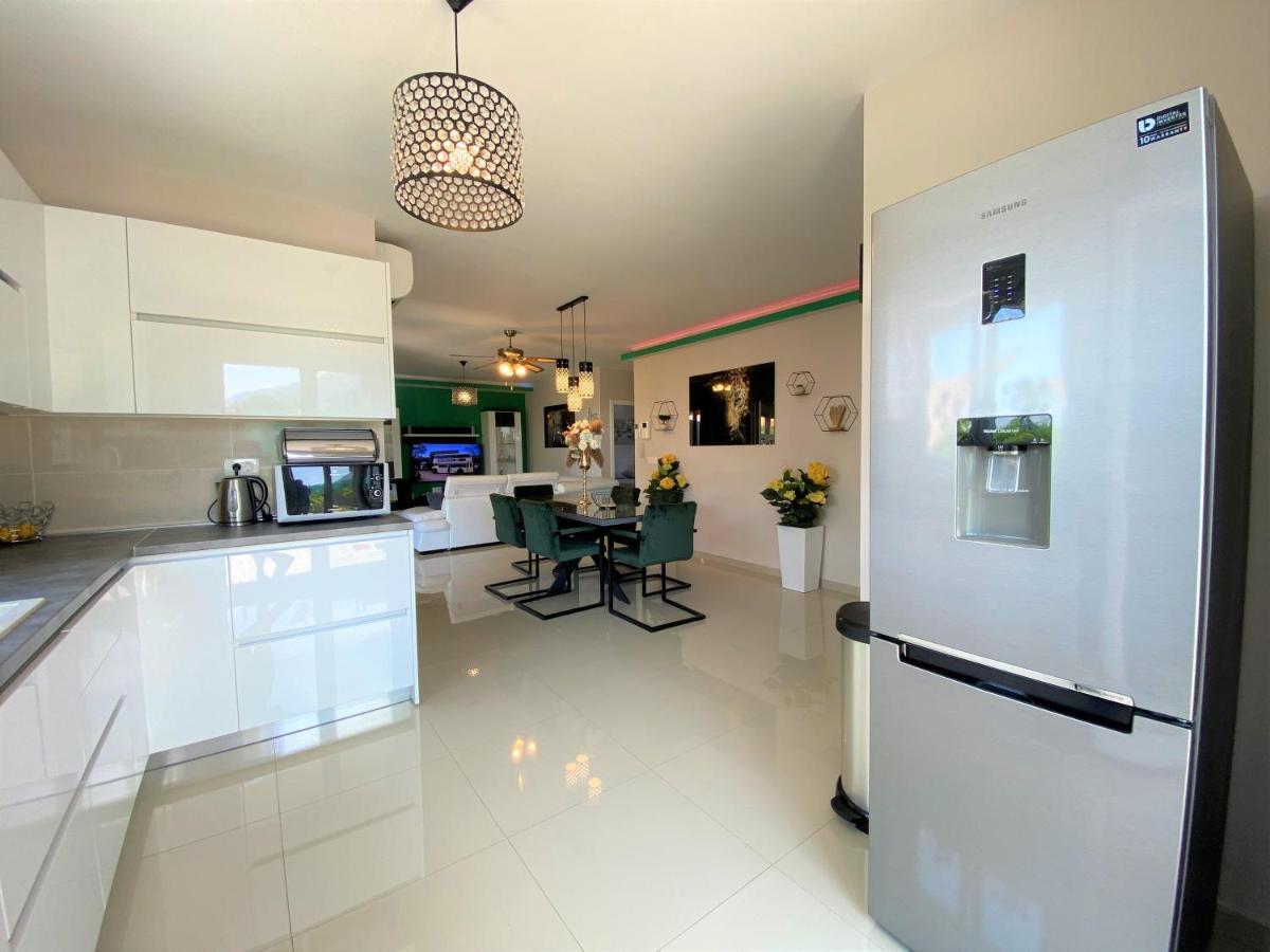Lux Apartment Sea Shell With Jacuzzi Makarska Bagian luar foto