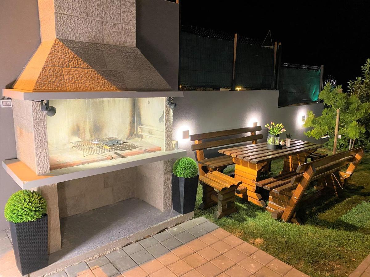 Lux Apartment Sea Shell With Jacuzzi Makarska Bagian luar foto