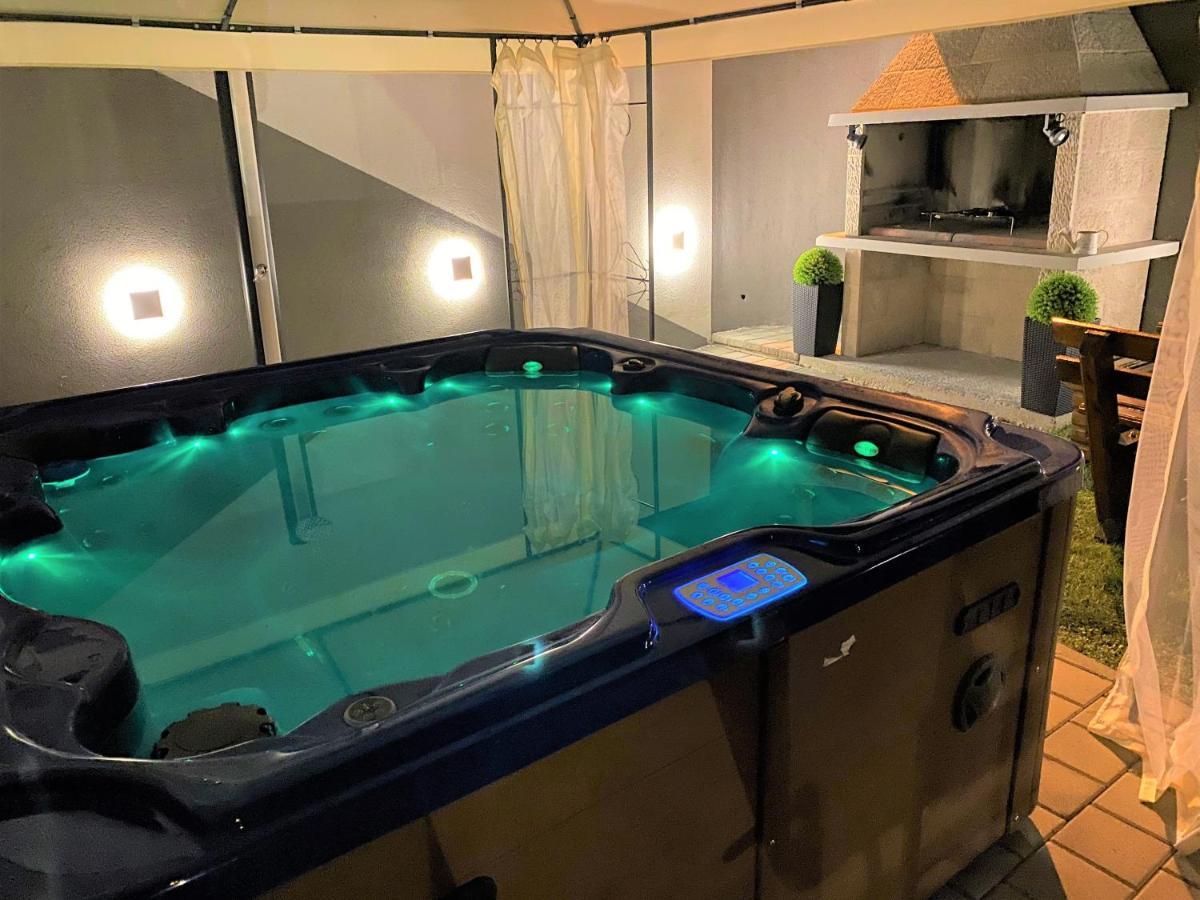 Lux Apartment Sea Shell With Jacuzzi Makarska Bagian luar foto
