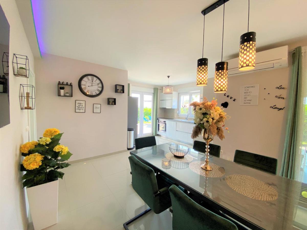 Lux Apartment Sea Shell With Jacuzzi Makarska Bagian luar foto