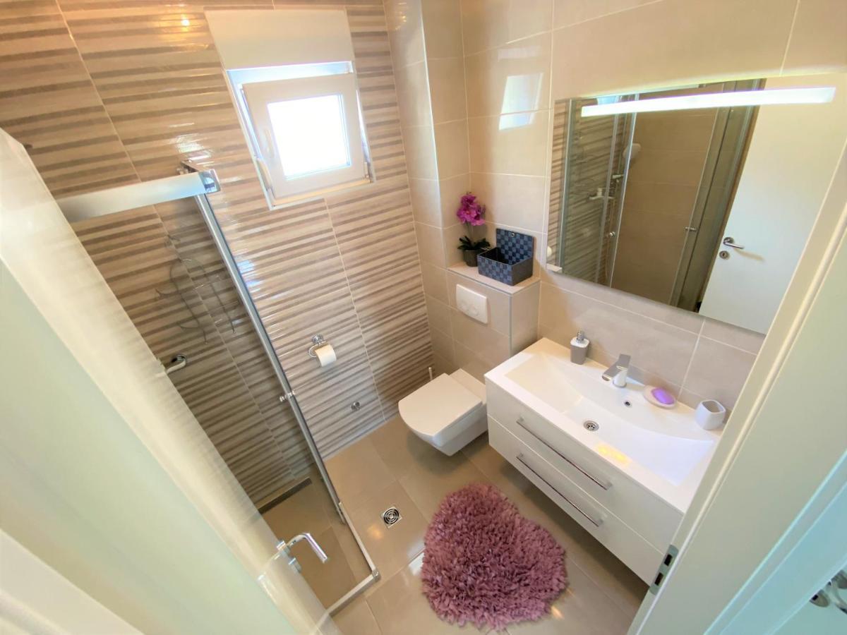 Lux Apartment Sea Shell With Jacuzzi Makarska Bagian luar foto