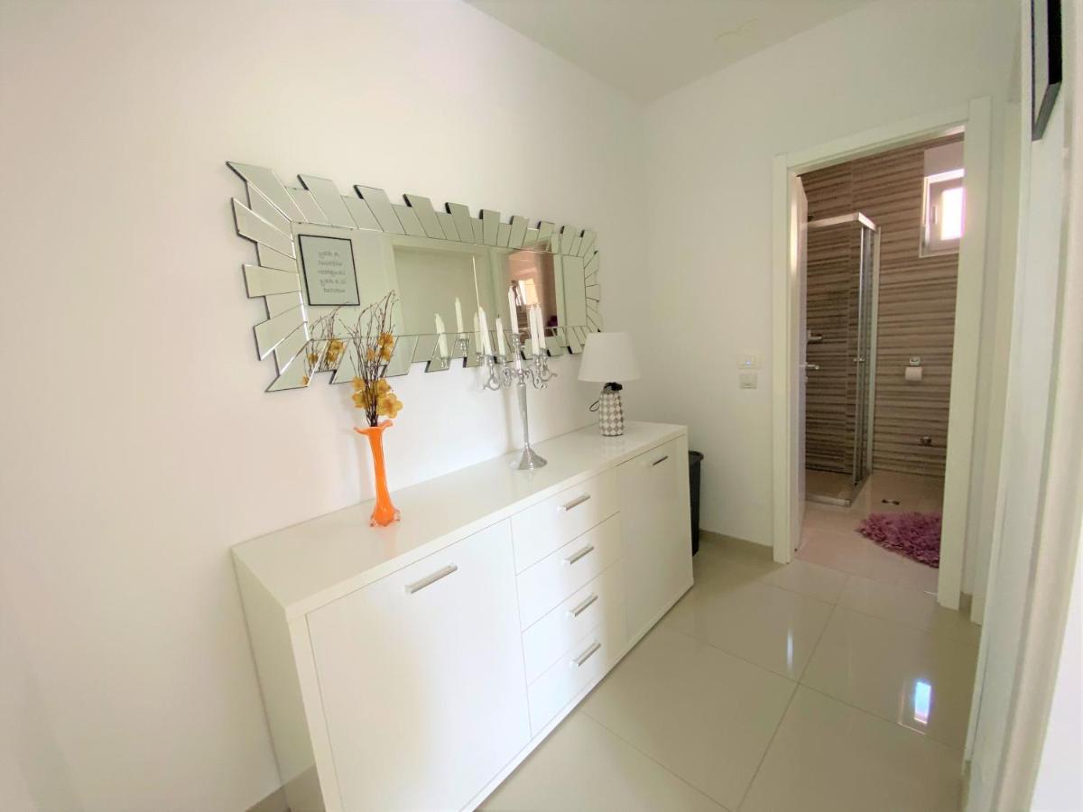 Lux Apartment Sea Shell With Jacuzzi Makarska Bagian luar foto